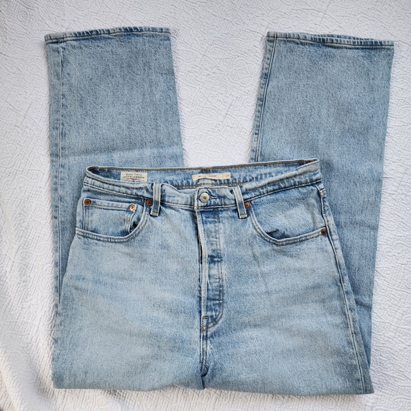 Levi's Ribecage Premium Straight Tango Light Wash Crop Jeans - Picture 4 of 14